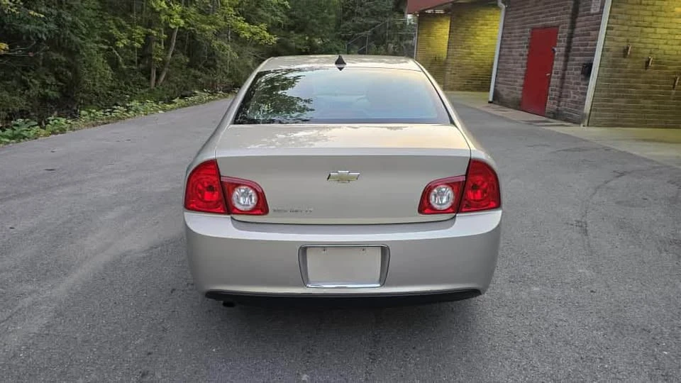 2011 Chevrolet Malibu - Image 6 of 15