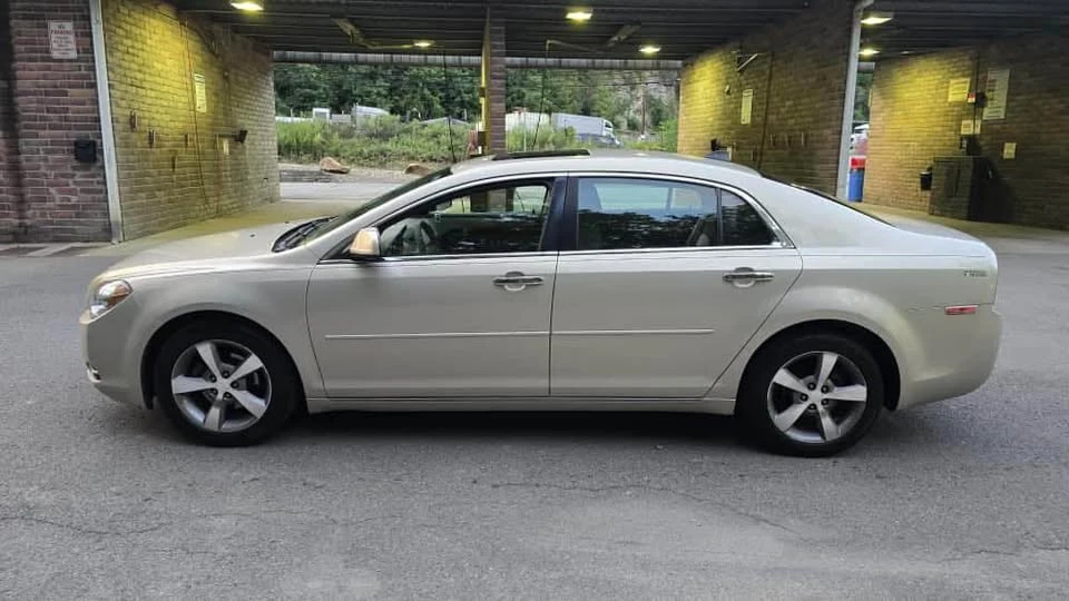 2011 Chevrolet Malibu - Image 8 of 15