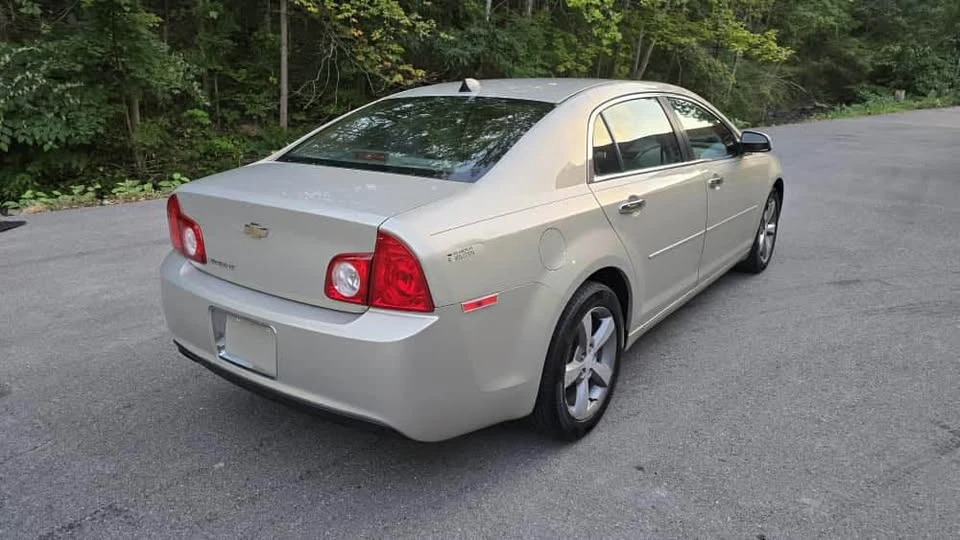 2011 Chevrolet Malibu - Image 5 of 15