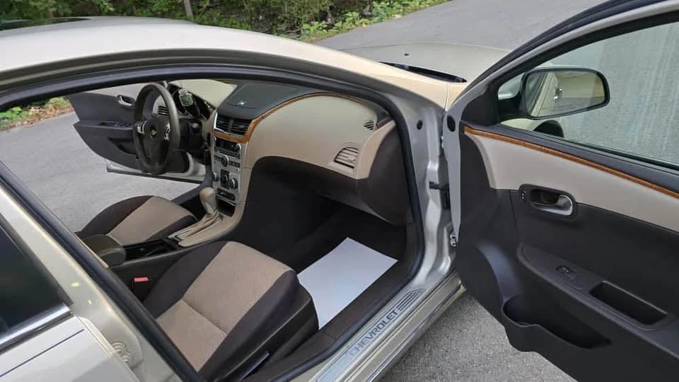 2011 Chevrolet Malibu - Image 13 of 15