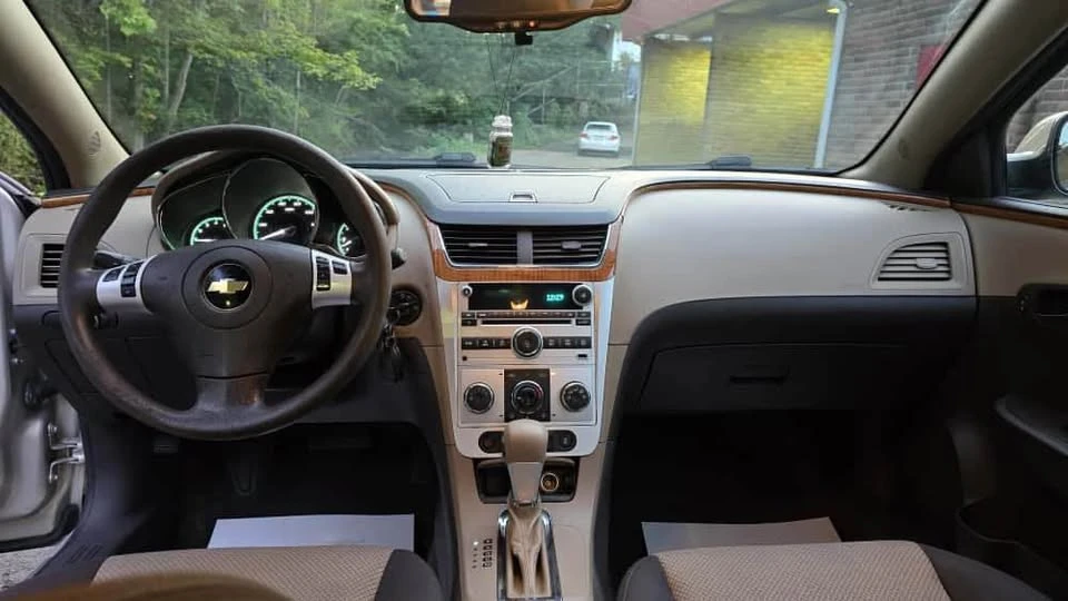 2011 Chevrolet Malibu - Image 11 of 15
