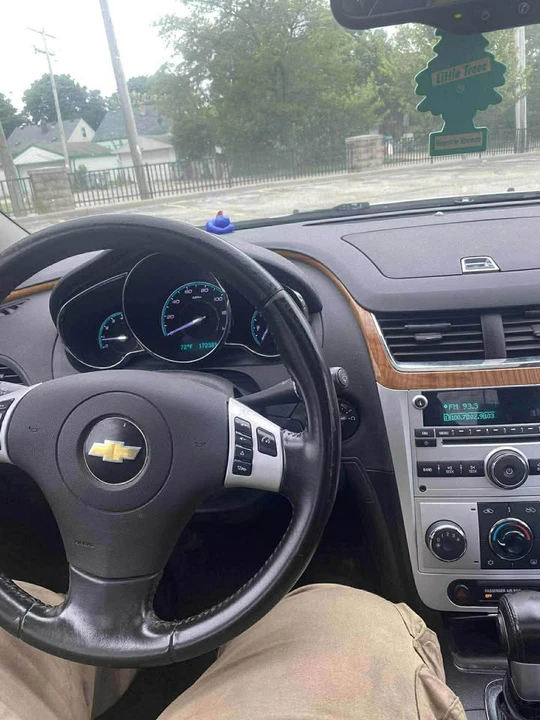 2011 Chevrolet Malibu - Image 2 of 2