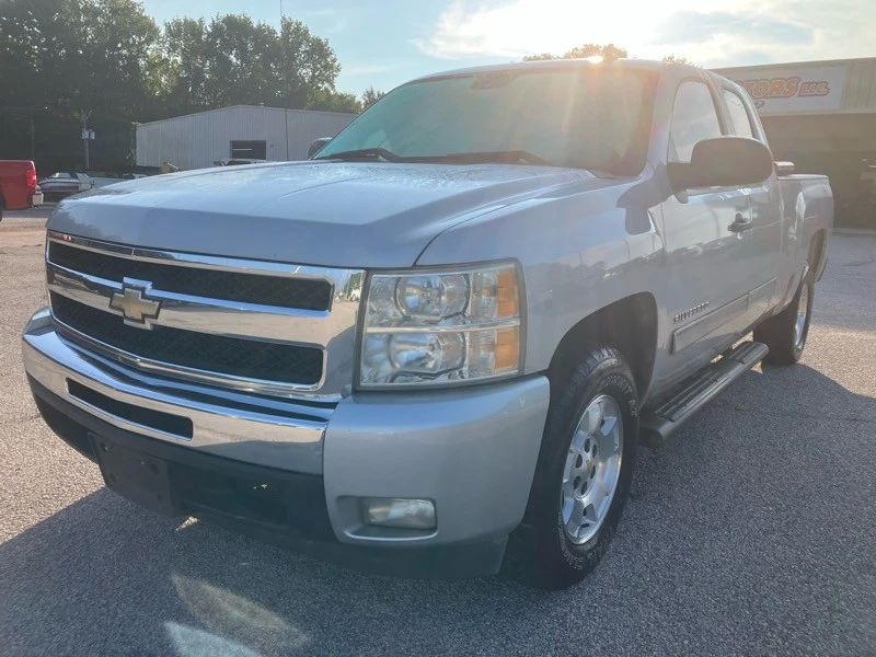 2011 Chevrolet Silverado 2nd Gen - Image 2 of 17