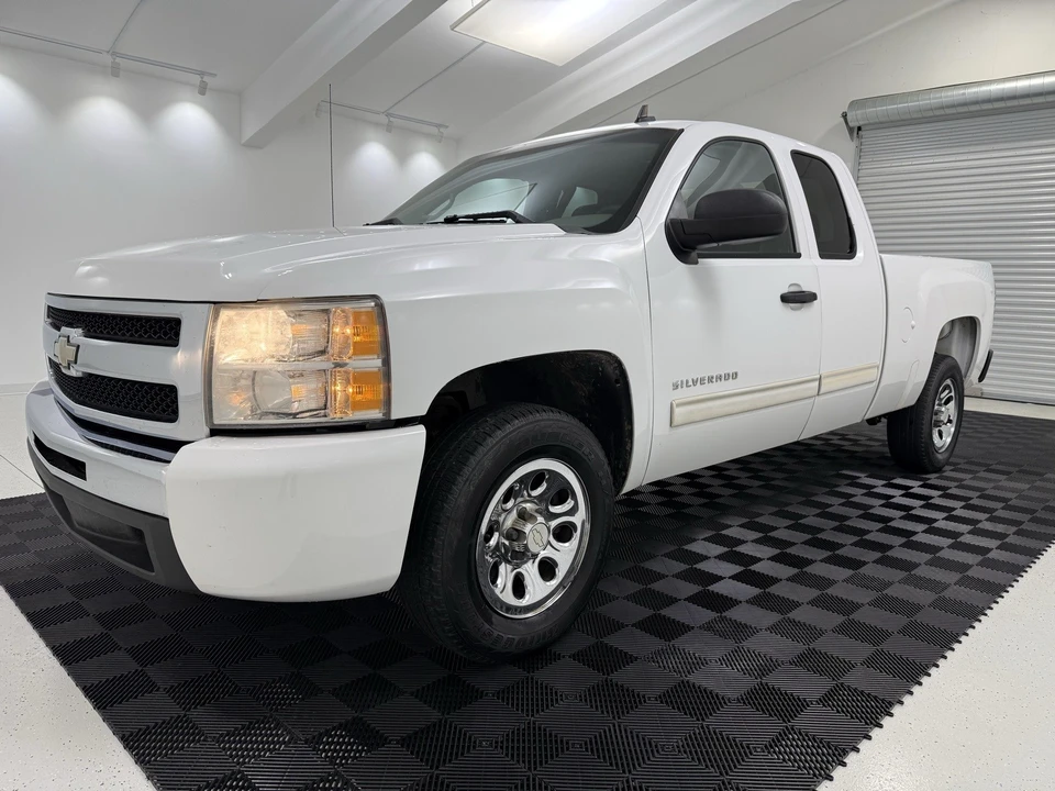 2011 Chevrolet Silverado 2nd Gen - Image 3 of 12