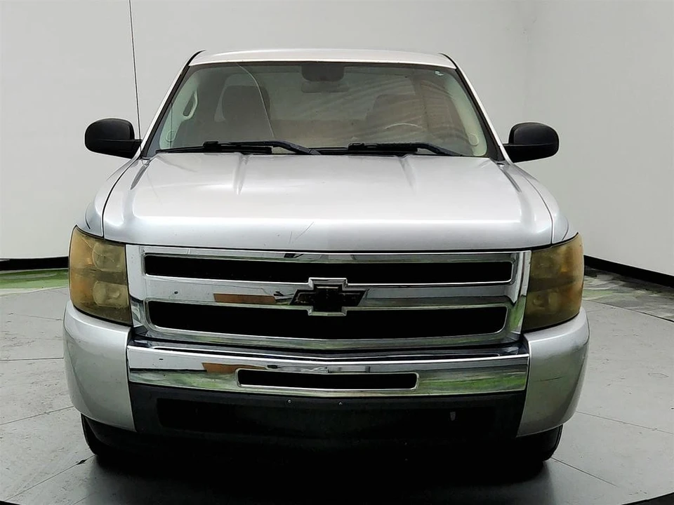 2011 Chevrolet Silverado 2nd Gen - Image 2 of 12