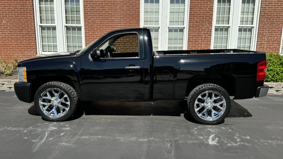 2011 Chevrolet Silverado 2nd Gen - Image 2 of 8