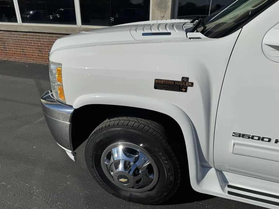 2011 Chevrolet Silverado Heavy Duty 2nd Gen - Image 6 of 13