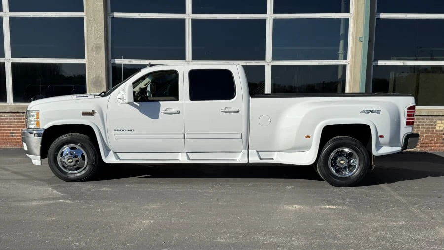 2011 Chevrolet Silverado Heavy Duty 2nd Gen - Image 2 of 13