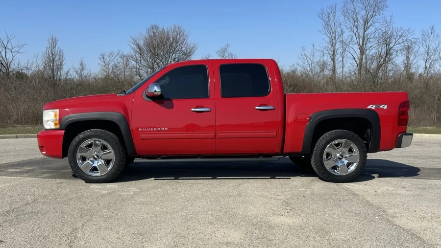 2011 Chevrolet Silverado 2nd Gen - Image 2 of 2