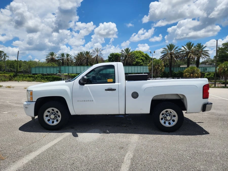 2011 Chevrolet Silverado 2nd Gen - Image 2 of 3