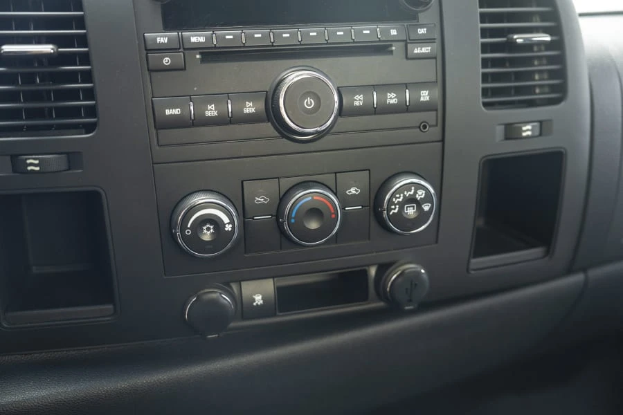2011 Chevrolet Silverado 2nd Gen - Image 20 of 31