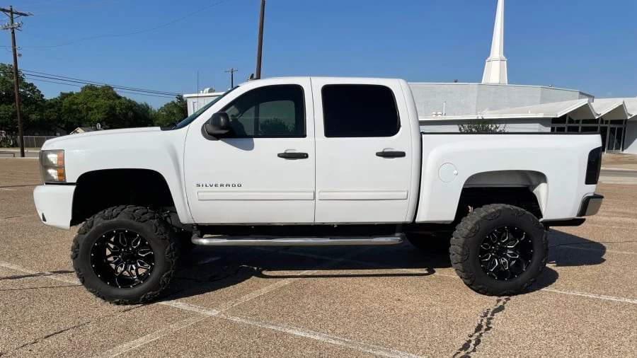 2011 Chevrolet Silverado 2nd Gen - Image 2 of 9
