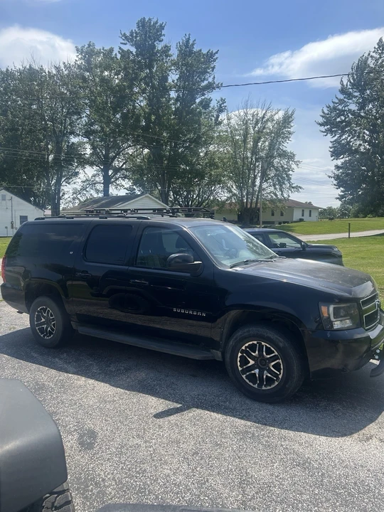 2011 Chevrolet Suburban 10th Gen - Image 2 of 5