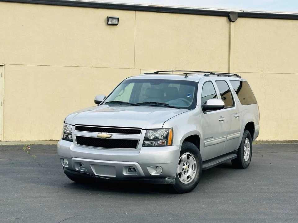 2011 Chevrolet Suburban 10th Gen - Image 3 of 17