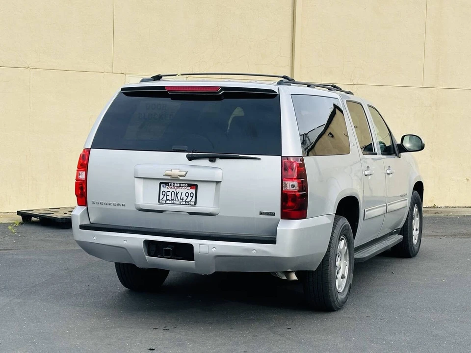 2011 Chevrolet Suburban 10th Gen - Image 6 of 17