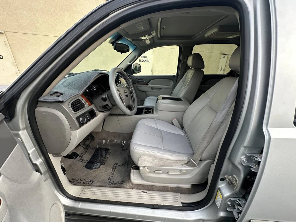 2011 Chevrolet Suburban 10th Gen - Image 8 of 17
