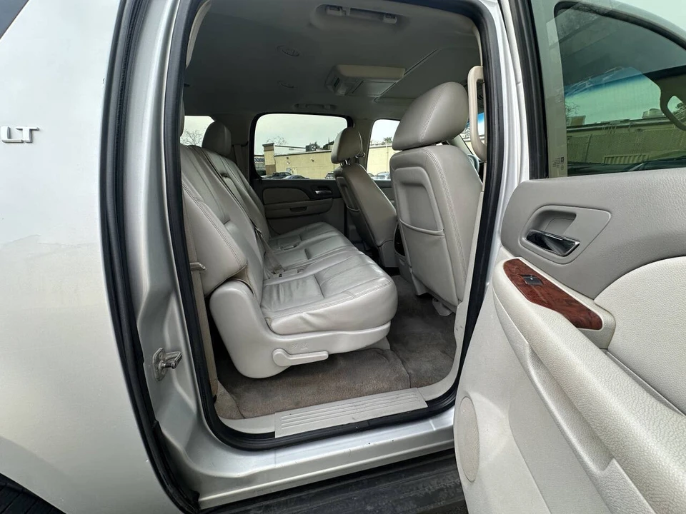 2011 Chevrolet Suburban 10th Gen - Image 12 of 17