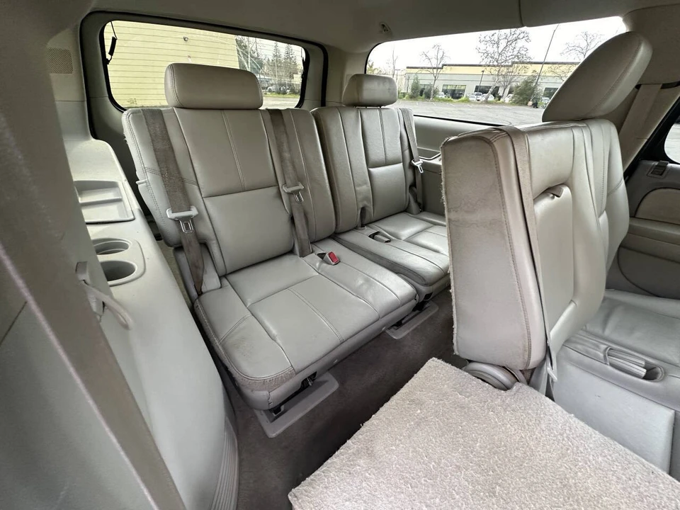 2011 Chevrolet Suburban 10th Gen - Image 16 of 17