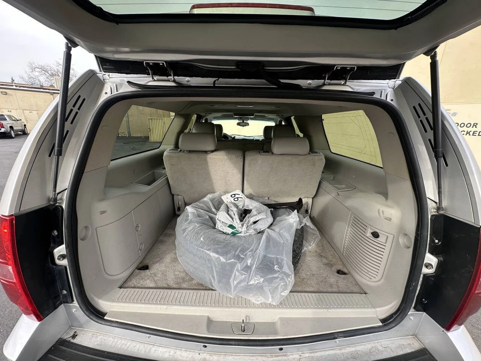 2011 Chevrolet Suburban 10th Gen - Image 10 of 17