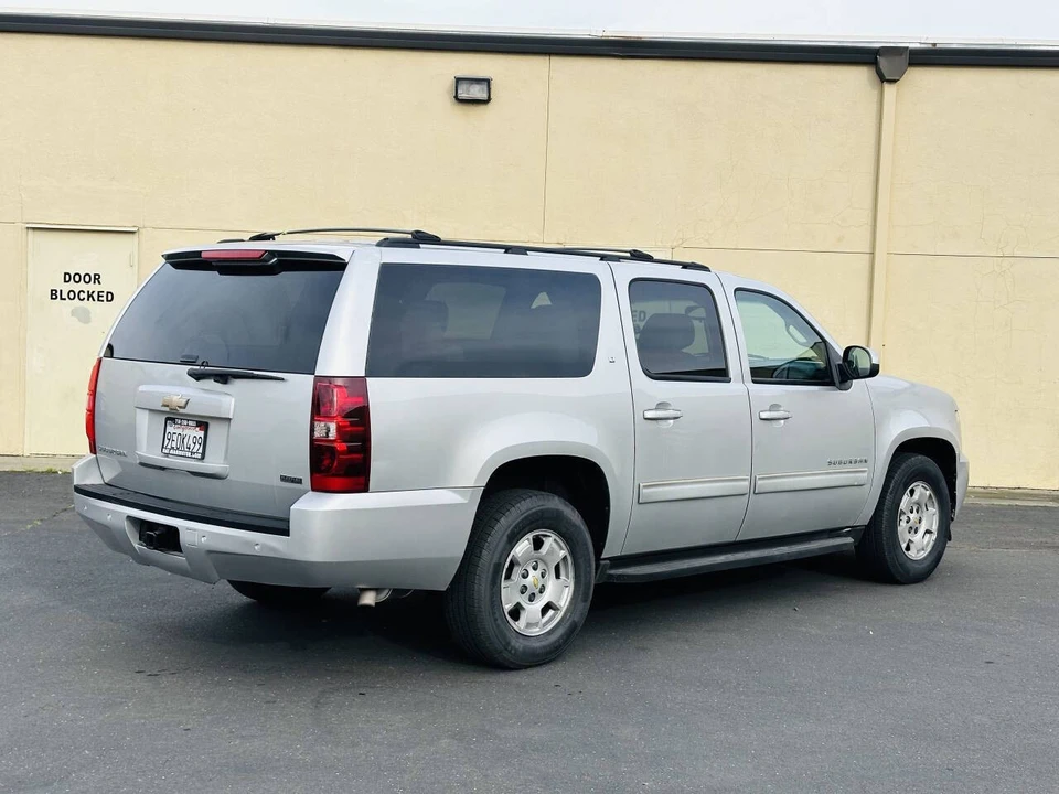 2011 Chevrolet Suburban 10th Gen - Image 7 of 17