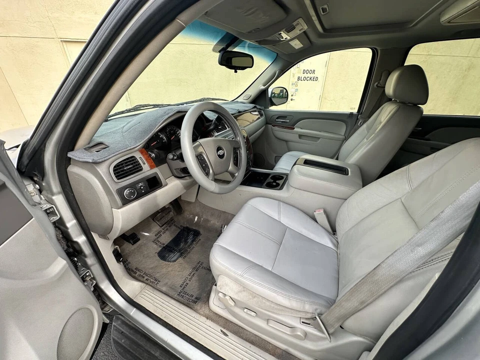 2011 Chevrolet Suburban 10th Gen - Image 9 of 17