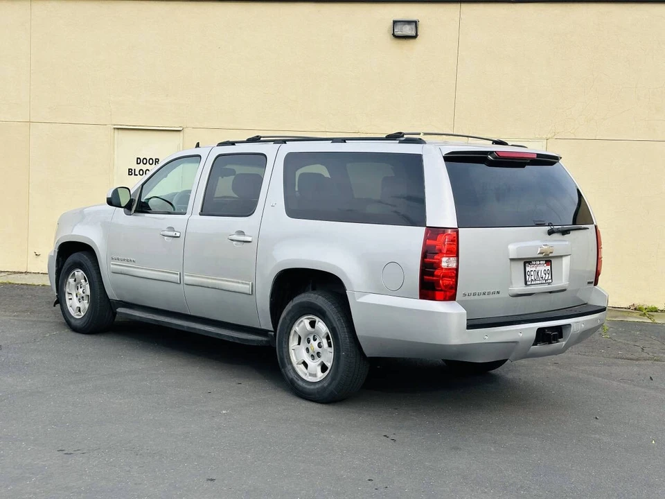 2011 Chevrolet Suburban 10th Gen - Image 4 of 17