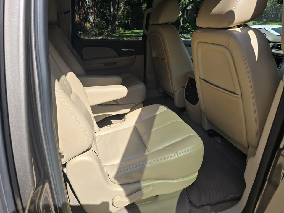 2011 Chevrolet Suburban 10th Gen - Image 30 of 31