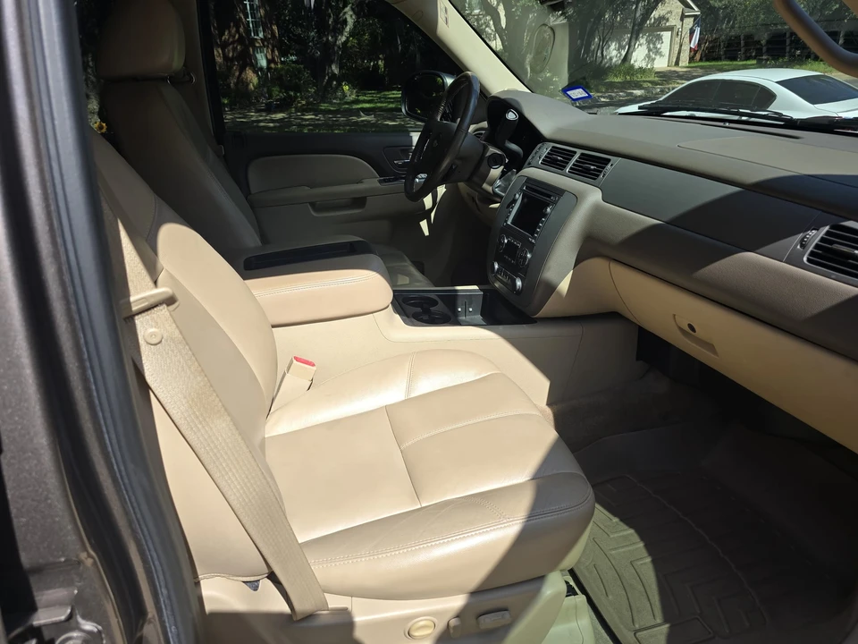 2011 Chevrolet Suburban 10th Gen - Image 22 of 31