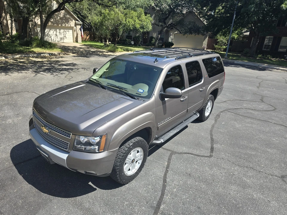 2011 Chevrolet Suburban 10th Gen - Image 3 of 31