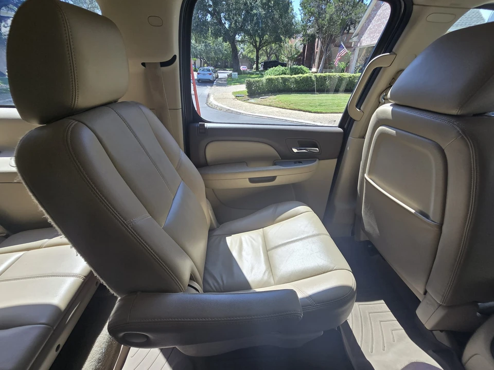 2011 Chevrolet Suburban 10th Gen - Image 31 of 31