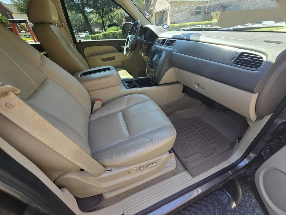 2011 Chevrolet Suburban 10th Gen - Image 21 of 31