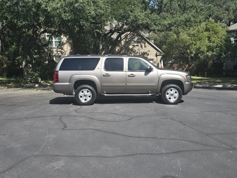 2011 Chevrolet Suburban 10th Gen - Image 11 of 31