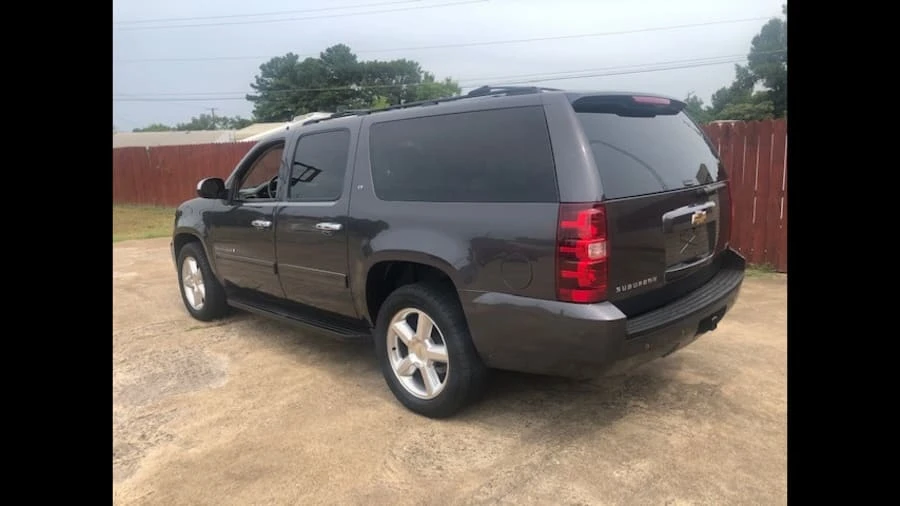 2011 Chevrolet Suburban 10th Gen - Image 2 of 8