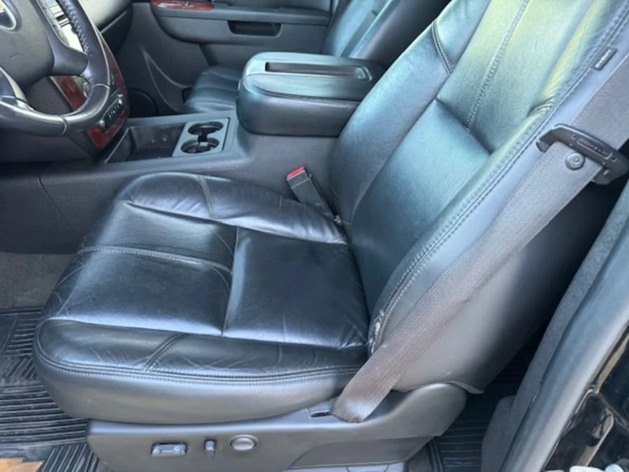 2011 Chevrolet Suburban 10th Gen - Image 19 of 23