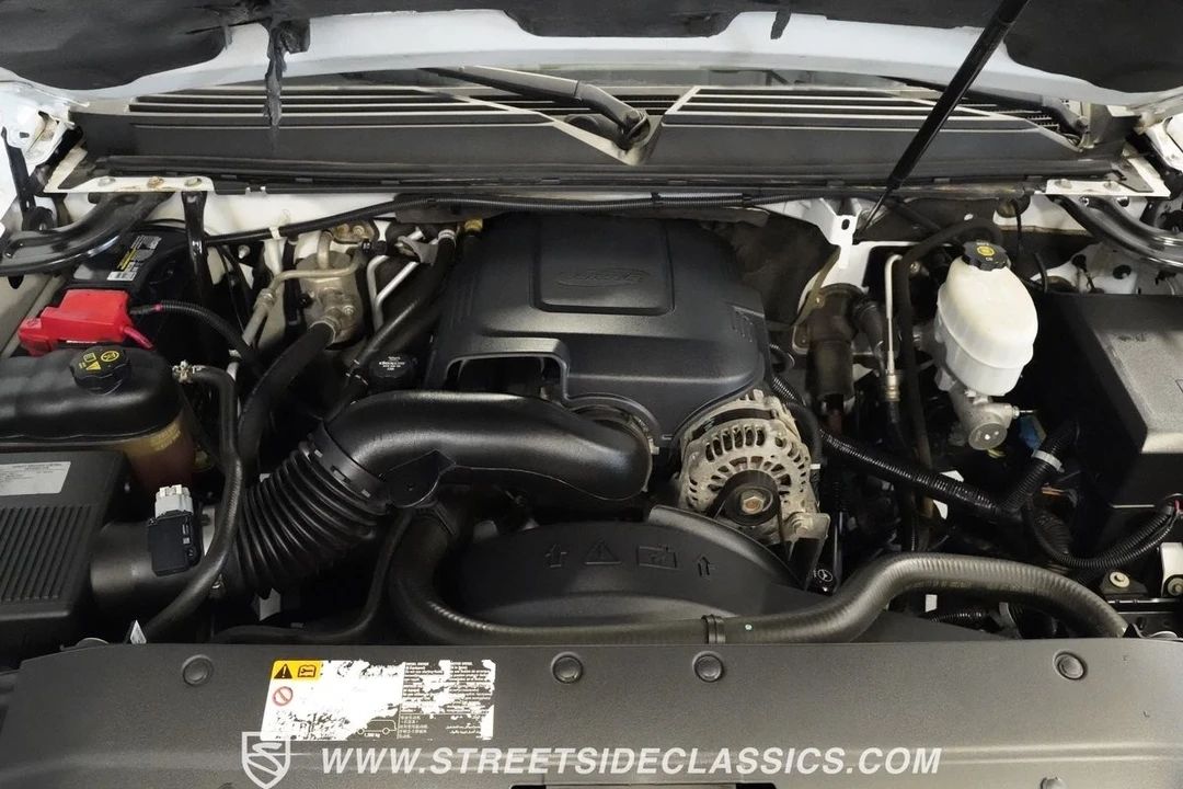 2011 Chevrolet Suburban 11th Gen - Image 5 of 12