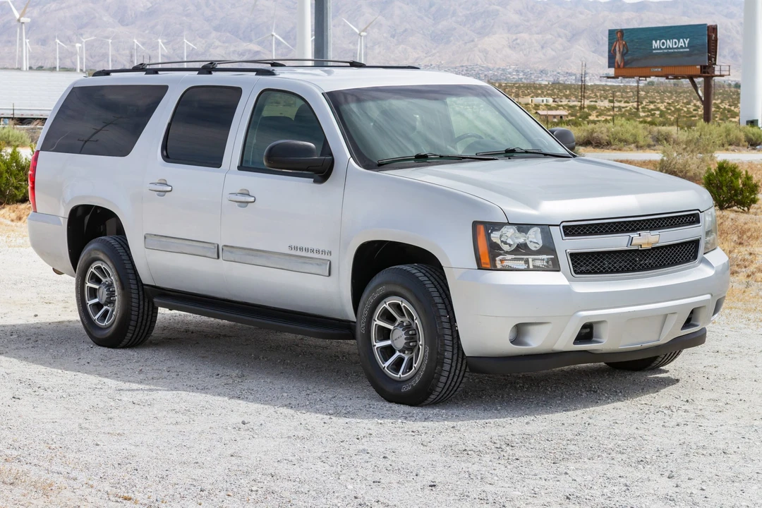 2011 Chevrolet Suburban 10th Gen - Image 5 of 31
