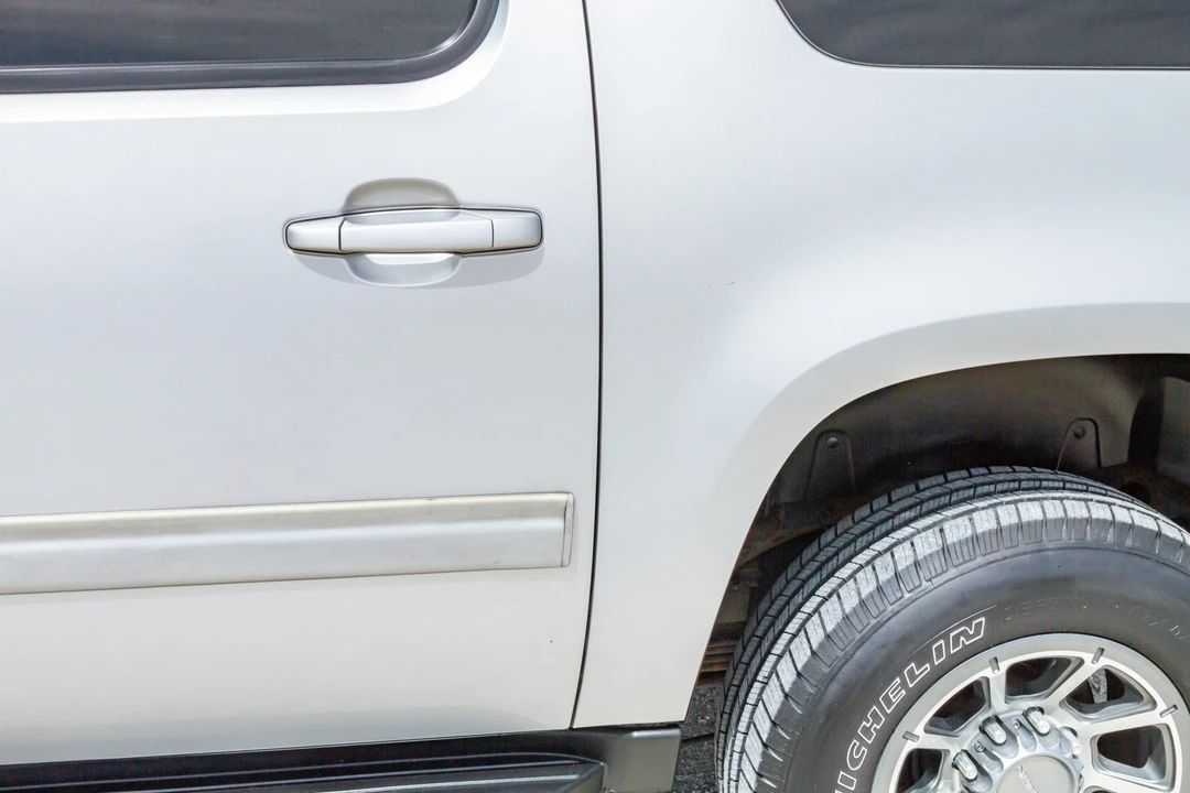 2011 Chevrolet Suburban 10th Gen - Image 25 of 31