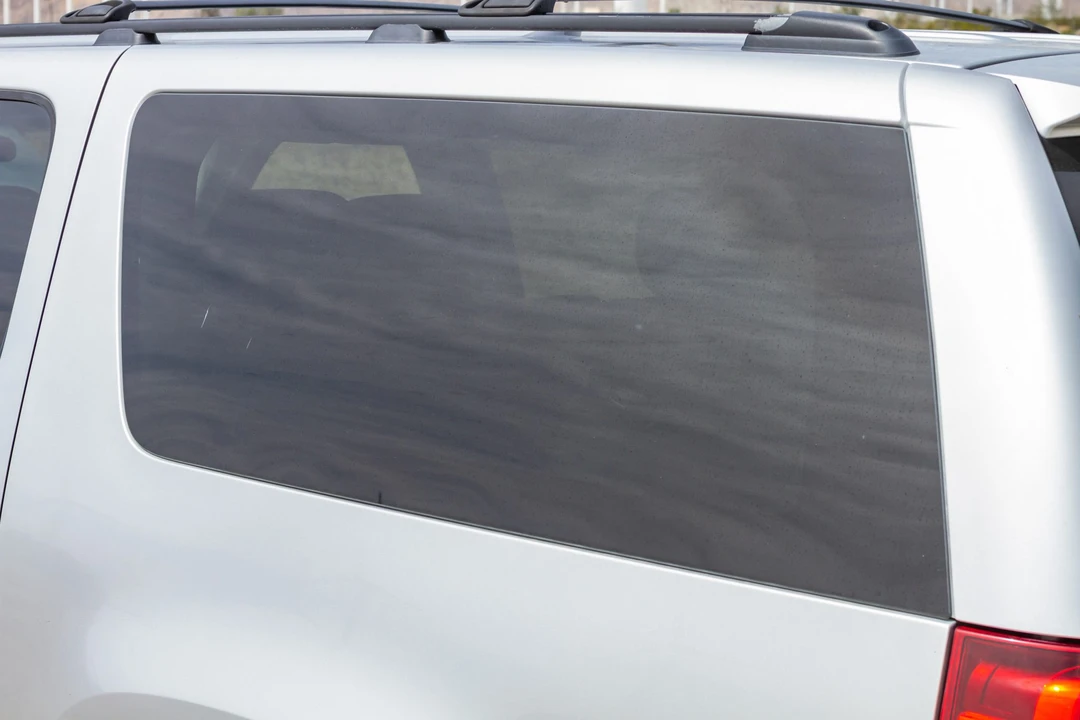 2011 Chevrolet Suburban 10th Gen - Image 28 of 31
