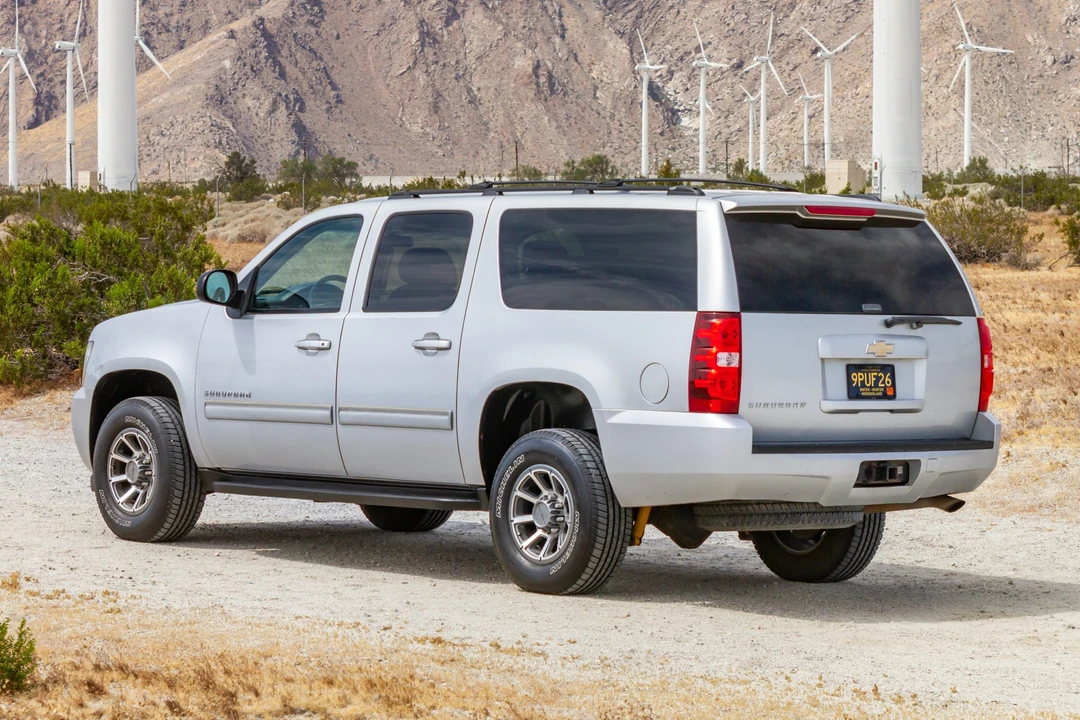 2011 Chevrolet Suburban 10th Gen - Image 10 of 31