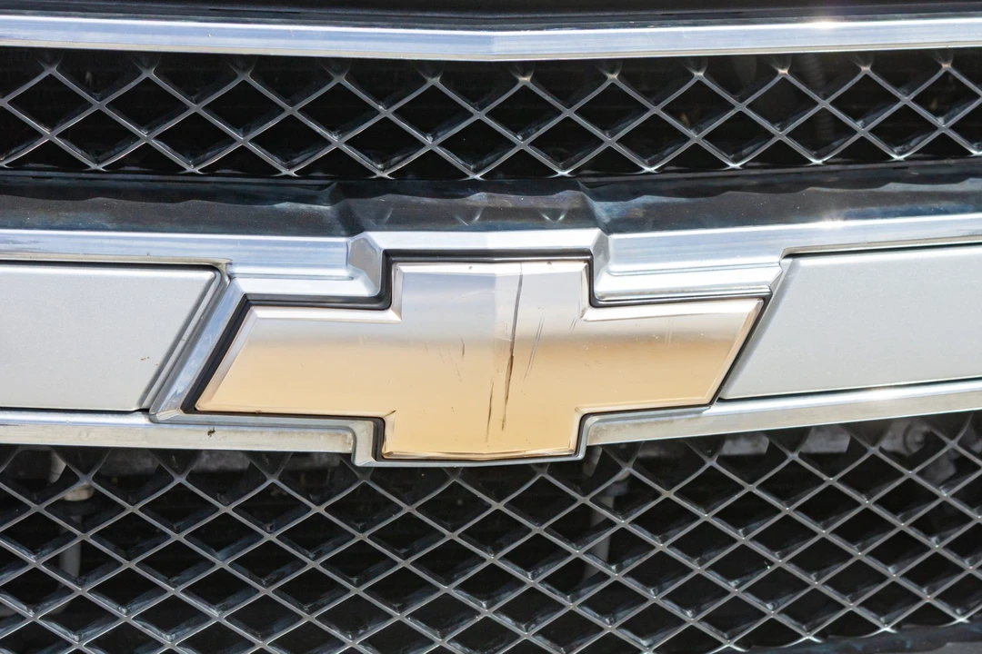 2011 Chevrolet Suburban 10th Gen - Image 15 of 31