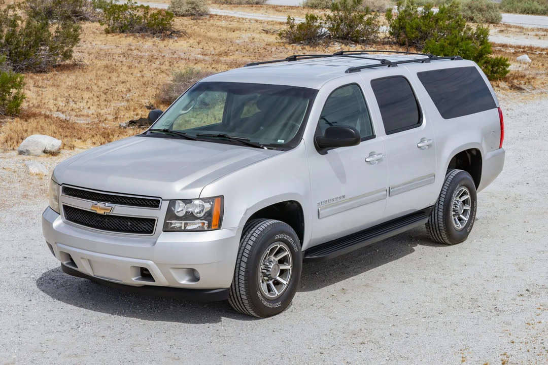 2011 Chevrolet Suburban 10th Gen - Image 2 of 31