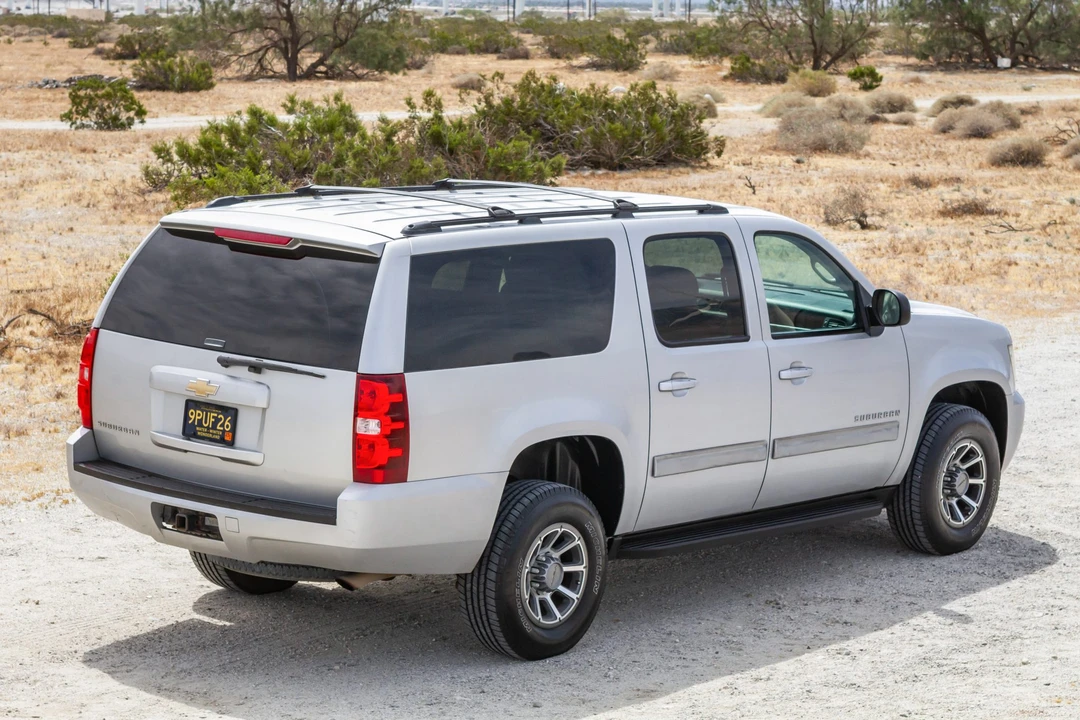 2011 Chevrolet Suburban 10th Gen - Image 7 of 31