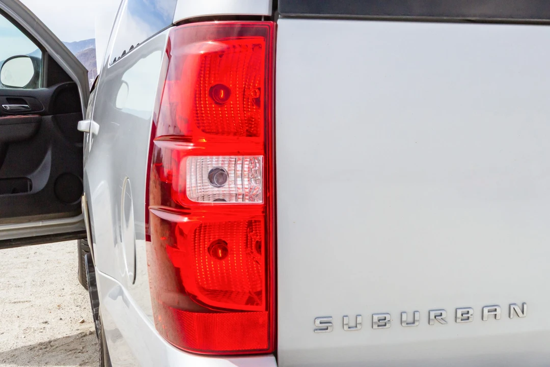 2011 Chevrolet Suburban 10th Gen - Image 30 of 31