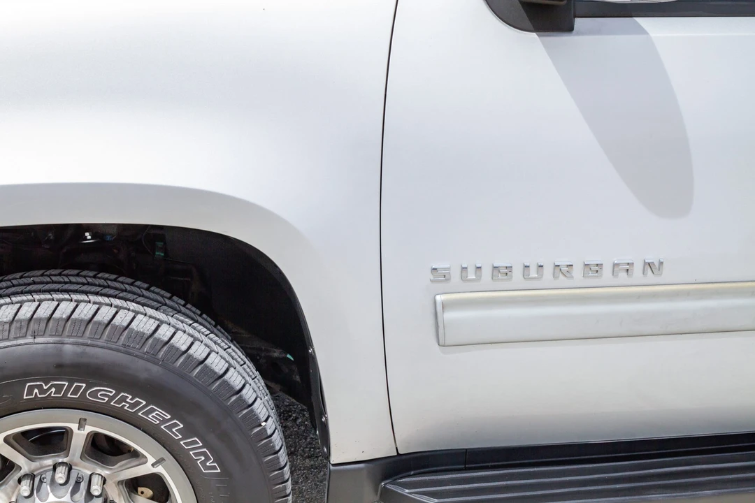 2011 Chevrolet Suburban 10th Gen - Image 20 of 31