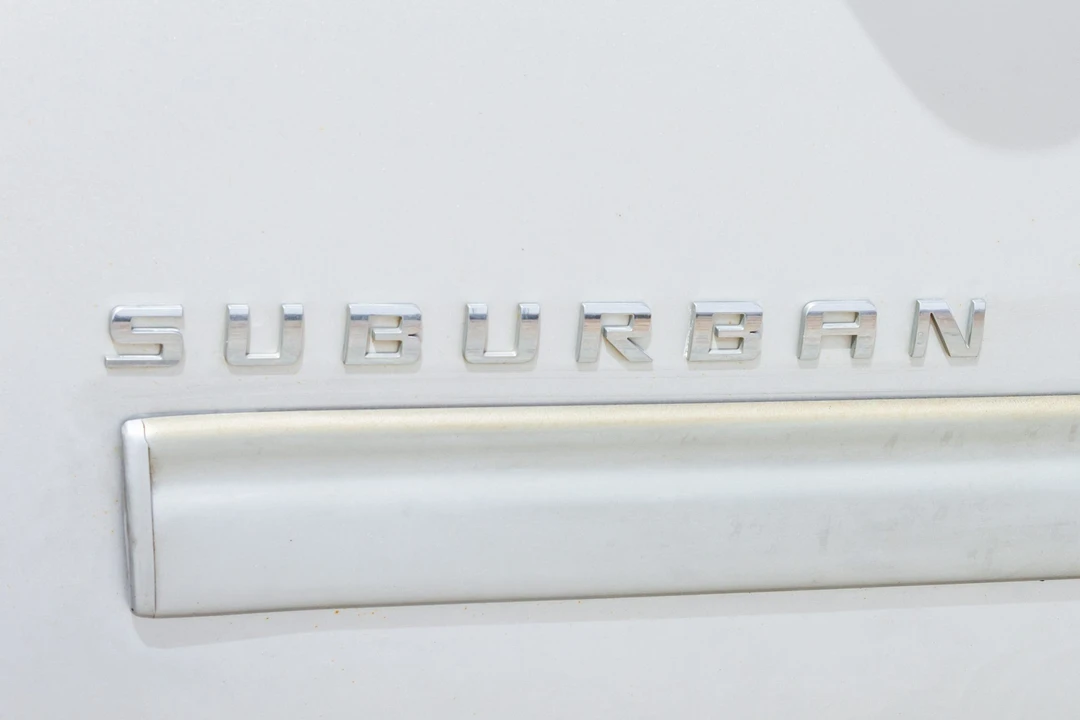 2011 Chevrolet Suburban 10th Gen - Image 21 of 31