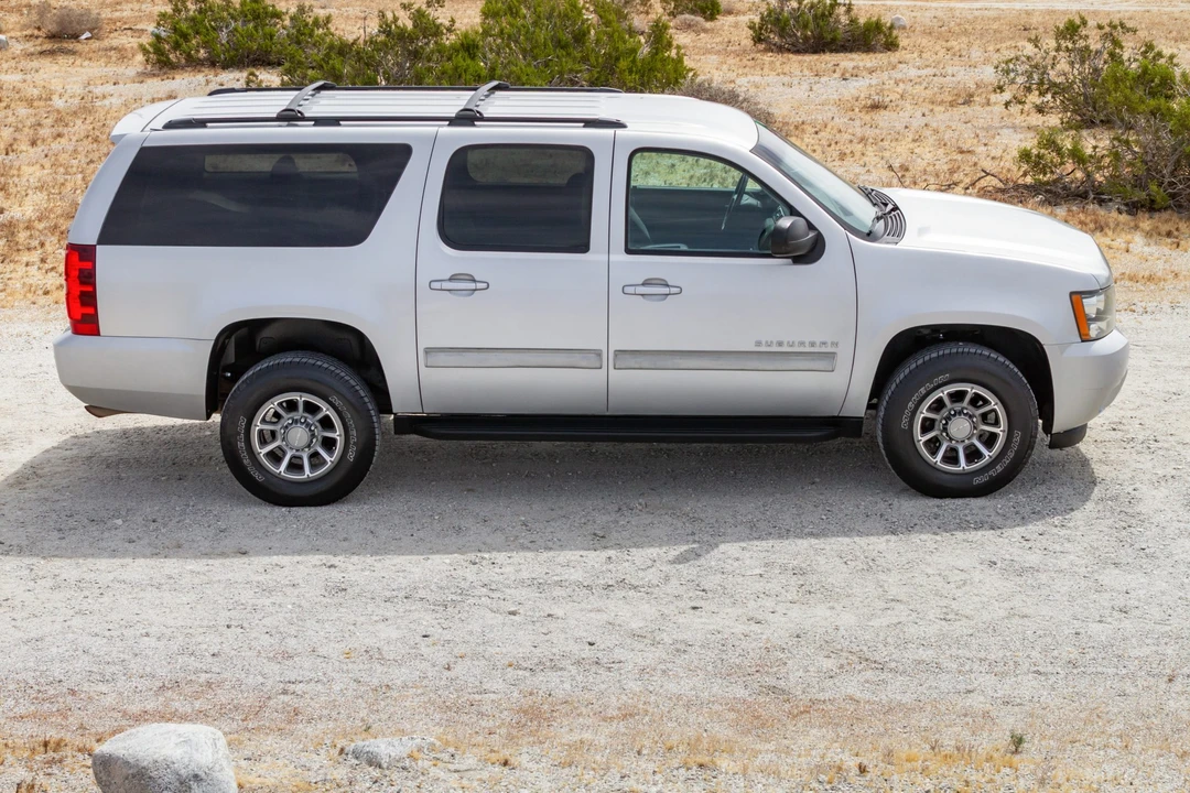 2011 Chevrolet Suburban 10th Gen - Image 6 of 31