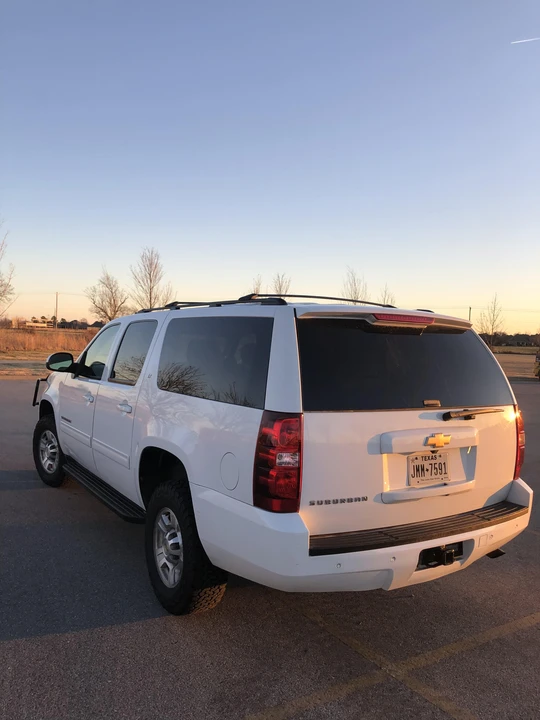 2011 Chevrolet Suburban 10th Gen - Image 15 of 31