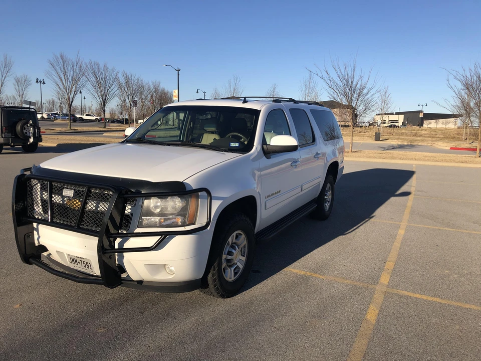 2011 Chevrolet Suburban 10th Gen - Image 10 of 31