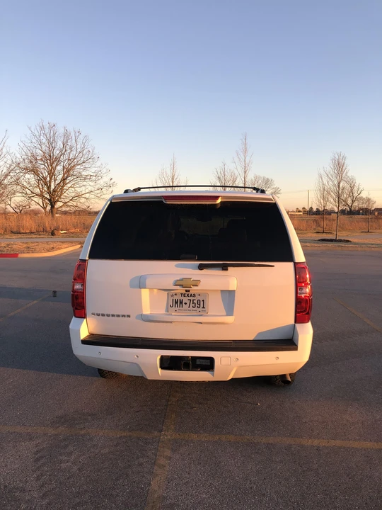 2011 Chevrolet Suburban 10th Gen - Image 18 of 31