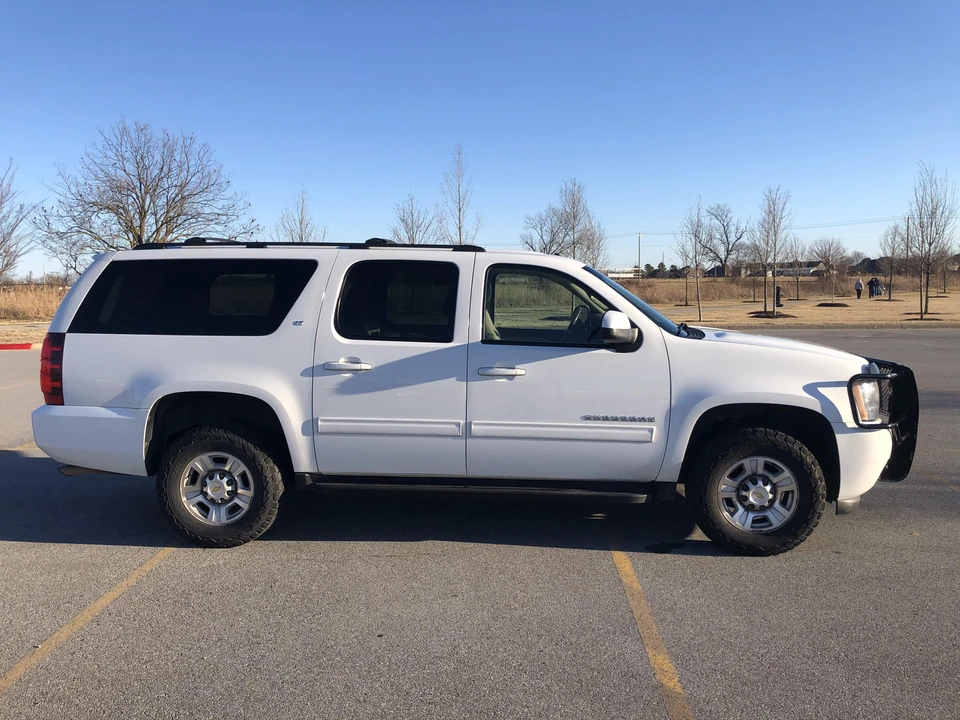 2011 Chevrolet Suburban 10th Gen - Image 4 of 31